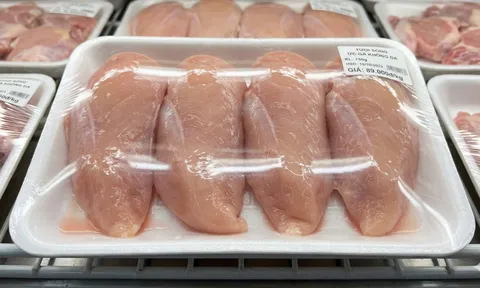 Mua gà đóng khay trong siêu thị: Nhân viên tiết lộ chi tiết nhỏ giúp nhận ra thịt tươi, nhiều người vẫn bỏ qua