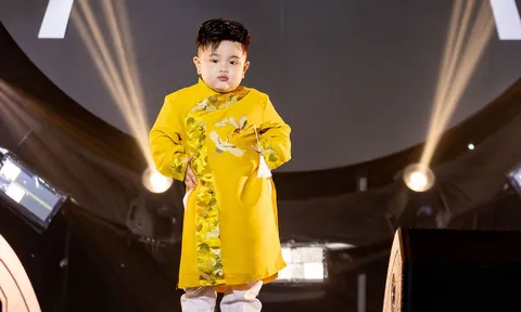 Ku Pin làm vedete, không vui vì đầu năm đã bị bố "bắt đi làm"