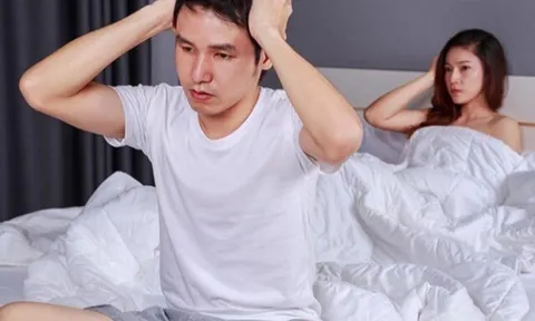 Chồng vừa “gần gũi” đã ỉu xìu, sau đó phát hiện bí mật động trời của vợ nhưng chỉ biết ôm mặt khóc