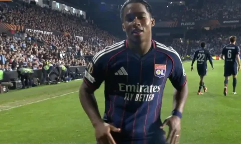 Endrick nhảy Samba sau bàn thắng giải cứu Lyon