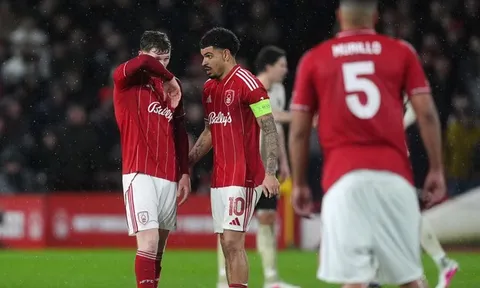 Pereira bất bình vì Forest thua bất công trước Midtjylland