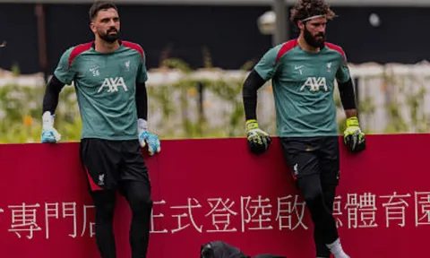 Alisson ở lại, kịch bản nào cho Mamardashvili?