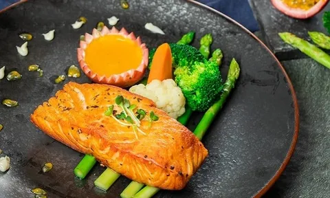 Cách làm cá hồi sốt chanh leo ngon cực phẩm