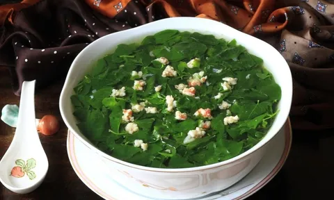 Rau ngót tương đối lành tính nhưng có 5 nhóm người không nên ăn