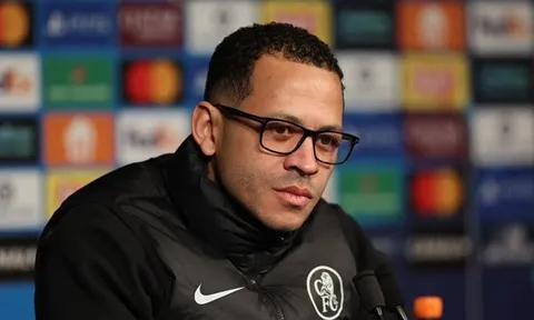HLV Rosenior yêu cầu sao Chelsea nhận lỗi sau trận thua PSG