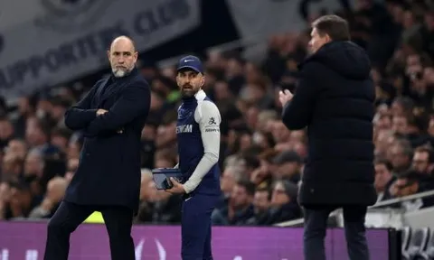 Tottenham lâm nguy, Ngoại hạng Anh chứng kiến cuộc đua trụ hạng điên rồ