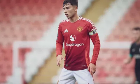 Báo Anh ví sao trẻ MU với huyền thoại Roy Keane