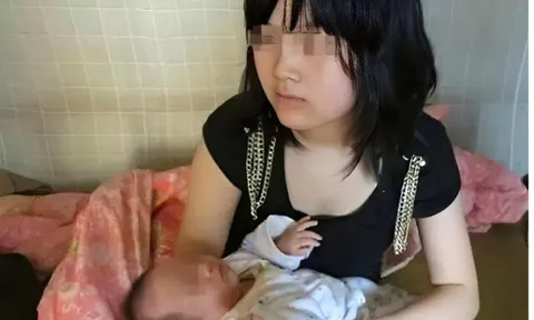 Cô gái chỉ cao hơn 1 mét mang bầu khiến bác sĩ lo sốt vó, ngoại hình đứa con khi chào đời mới gây sốc