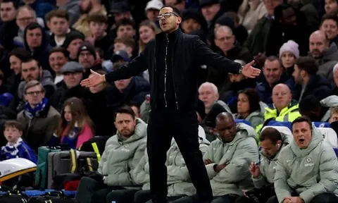 Liam Rosenior chỉ trích hàng thủ Chelsea sau trận thua Newcastle