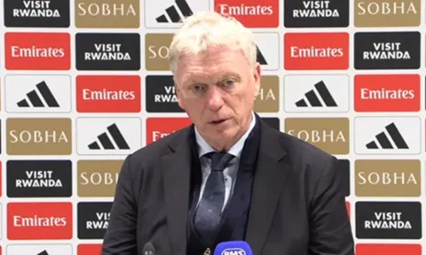 HLV Moyes thán phục pha cản phá bọ cạp của Calafiori