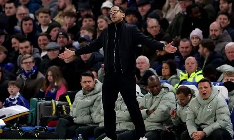 Mải bênh vụ Huddlegate, Rosenior ngó lơ Chelsea thảm họa