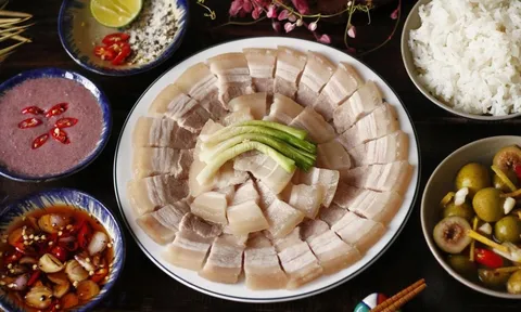 Vì sao thịt luộc xong không nên thái ngay mà phải để ‘thịt nghỉ’ ít nhất 5 phút?