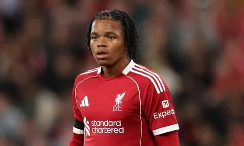 Sao trẻ Rio Ngumoha lập kỷ lục rê bóng trước Tottenham