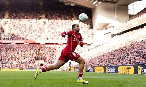 Rio Ngumoha thắp sáng đêm buồn của Liverpool trước Tottenham