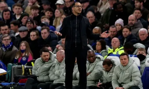 Chelsea tính sa thải Rosenior chỉ sau 2 tháng