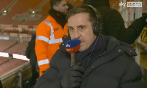 Neville chỉ ra rào cản lớn nhất của hàng thủ Man Utd