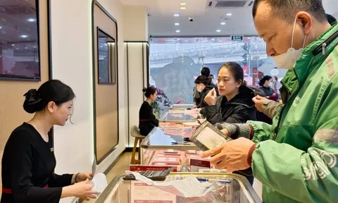 Giá vàng hôm nay 16/3: Vàng nhẫn bất ngờ tụt dốc, rời mốc 180 triệu đồng/lượng