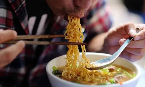 Ăn mỳ tôm buổi sáng cứ thêm là 1 thứ, vừa ngon vừa bổ gấp đôi