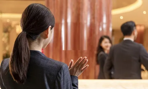 Lễ tân khách sạn phải báo "hết phòng" khi thấy cặp đôi tới hỏi vào đêm khuya: Lý do là gì?