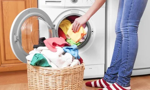 Tại sao quần áo giặt ở nhà dù sạch sẽ nhưng không bao giờ thơm lâu như ngoài tiệm?