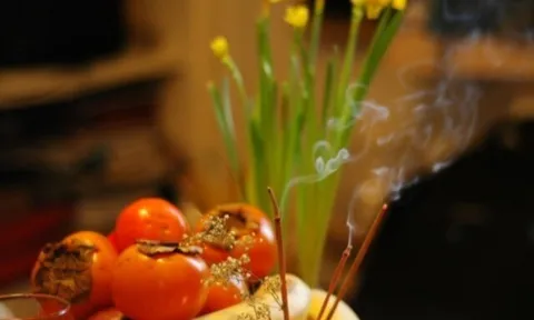 Văn khấn mùng 1 tháng 2 năm Bính Ngọ chuẩn nhất, 2 việc nên làm và 4 điều đại kỵ khi thắp hương để đón phước lộc