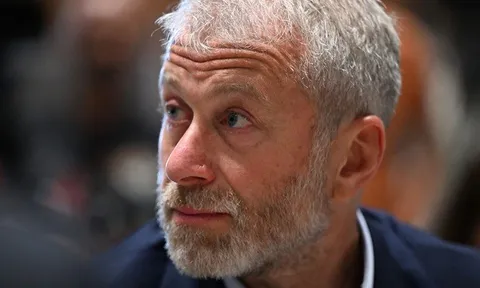 Anh dọa kiện Abramovich vụ 2,35 tỷ bảng tiền bán Chelsea