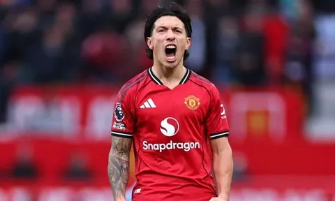 Leny Yoro ngả mũ trước đẳng cấp của Lisandro Martinez