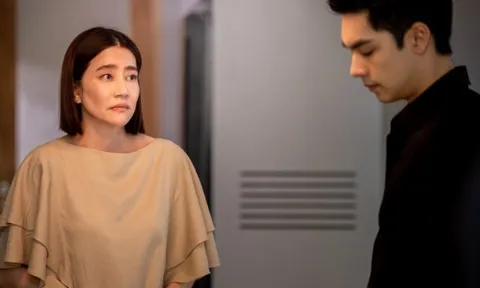 Thấy vợ cũ dọn vệ sinh ở siêu thị, định mỉa mai thì nhân viên gọi cô ấy một tiếng khiến tôi sững người