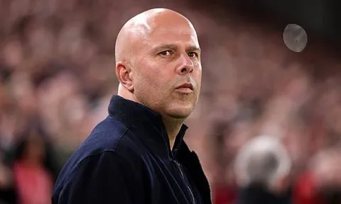 Sơ đồ 4-2-2-2 lạ lẫm giúp Arne Slot giải cứu Liverpool