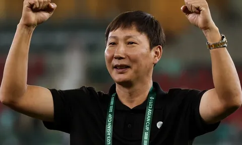 Tuyển VN đoạt vé Asian Cup, FIFA gọi thầy Kim là phù thủy