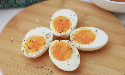 7 lợi ích đặc biệt với sức khỏe nếu bữa sáng ăn 1 quả trứng luộc