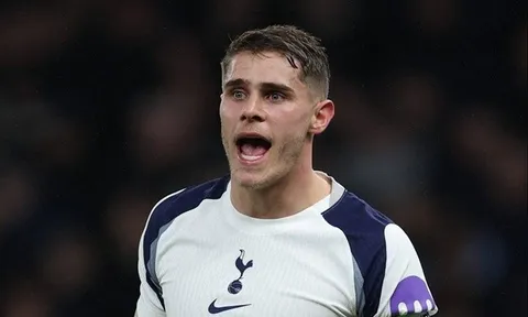Van de Ven đá cánh trái là chìa khóa trụ hạng cho Spurs