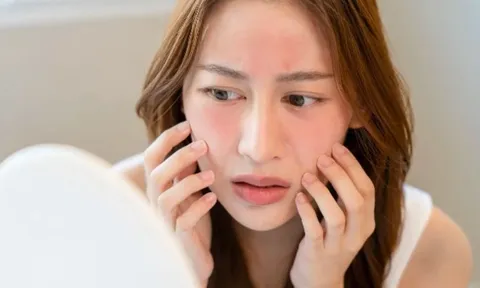 Điều gì xảy ra nếu không tẩy trang trước khi ngủ? Những tác động âm thầm khiến da xuống cấp