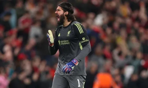 Alisson xác nhận nghỉ thi đấu dài hạn, Liverpool lo sốt vó
