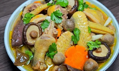 Cách làm món canh thịt gà nấu nấm hương chuẩn vị ai ăn cũng thích