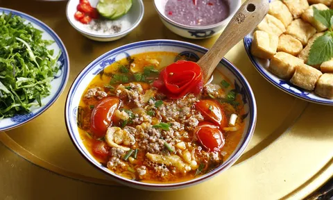 Nấu canh riêu cua nổi từng mảng vàng ươm, chỉ cần cho vào nồi 1 thứ