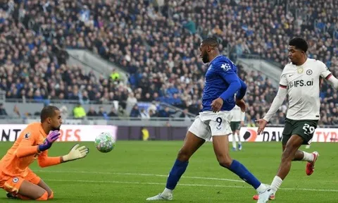 Hàng thủ mơ ngủ báo hại Chelsea trong trận thua thảm Everton