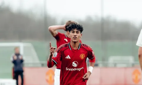 JJ Gabriel rực sáng, Man Utd sẵn sàng trình làng "thần đồng" mới