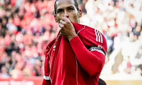 Sự bền bỉ kinh ngạc biến Van Dijk thành điểm tựa của Liverpool