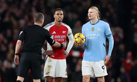 Trọng tài chung kết Carabao Cup bị cấm bắt trận Liverpool