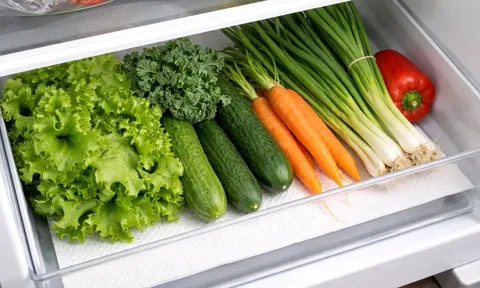 90% người dùng tủ lạnh không biết mẹo nhỏ này: Chỉ cần đặt một tờ giấy vào tủ lạnh, rau củ tươi hơn hẳn