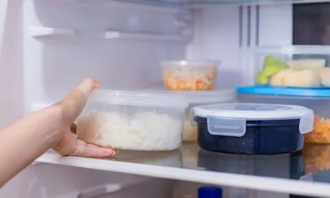 Nên cất thức ăn vào tủ lạnh khi còn nóng hay phải đợi nguội?