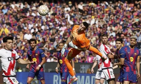 Joan Garcia hóa bức tường thép giúp Barca xây chắc ngôi đầu