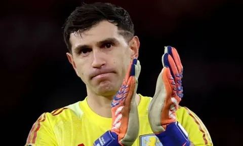 Cựu sao Aston Villa cảnh báo về tương lai Emi Martinez
