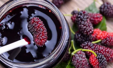 Cách uống nước dâu tằm bổ sung chất chống oxy hóa, giúp da trắng sáng, hồng hào