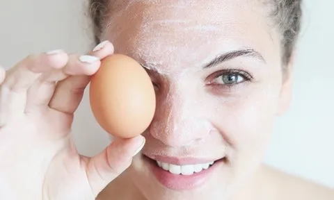 Mặt nạ lòng trắng trứng và chanh: Giải pháp làm mịn da tức thì nhưng cần dùng đúng cách