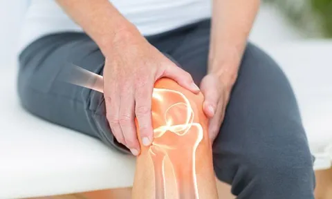 Tuổi trung niên thường bắt gặp 5 triệu chứng đau xương khớp này