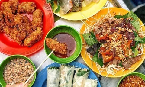 10 món ăn vặt “đỉnh của chóp” ở Hà Nội: Có món chỉ từ 5.000 đồng, ngon đến bất ngờ, làm du khách say đắm