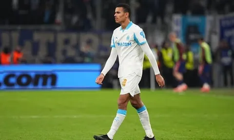 Mason Greenwood ẩu đả rồi rời sân sớm vì chấn thương