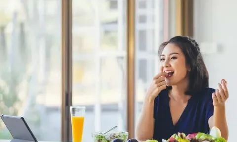 Thời điểm ăn trái cây tốt nhất là khi nào? Một thói quen khi ăn dường như ai cũng làm dễ khiến “bệnh chồng bệnh”